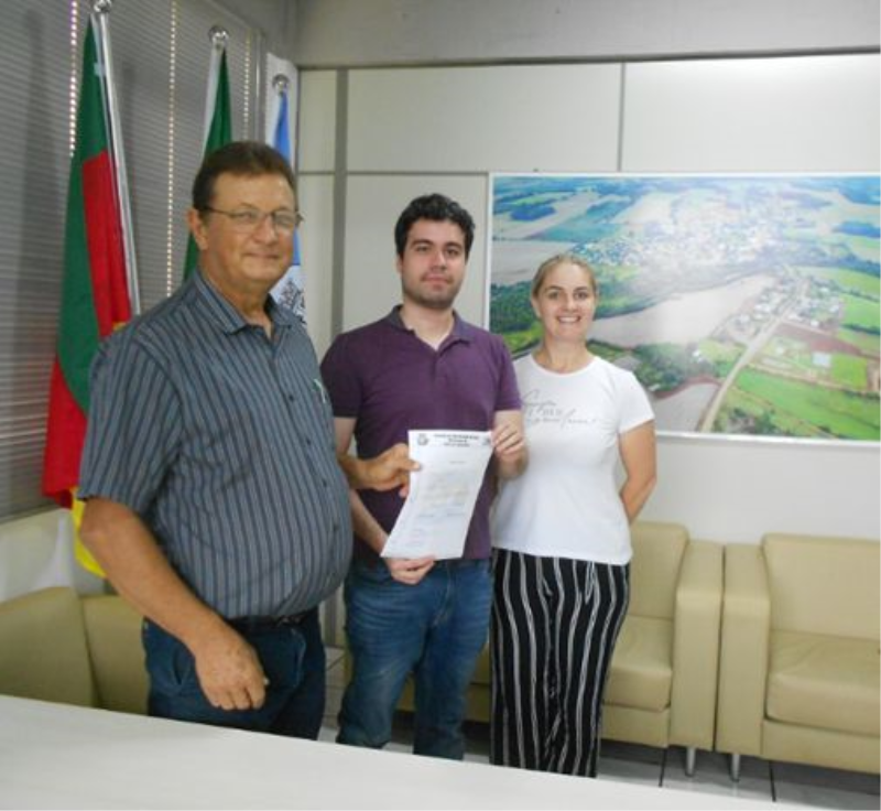 TIAGO IWOHN RAMOS É EMPOSSADO COMO O NOVO MÉDICO DO MUNICÍPIO